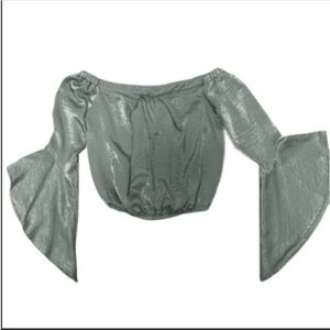 Blooms in the City Off shoulder cut out bell sleeves boho green top. Size Small